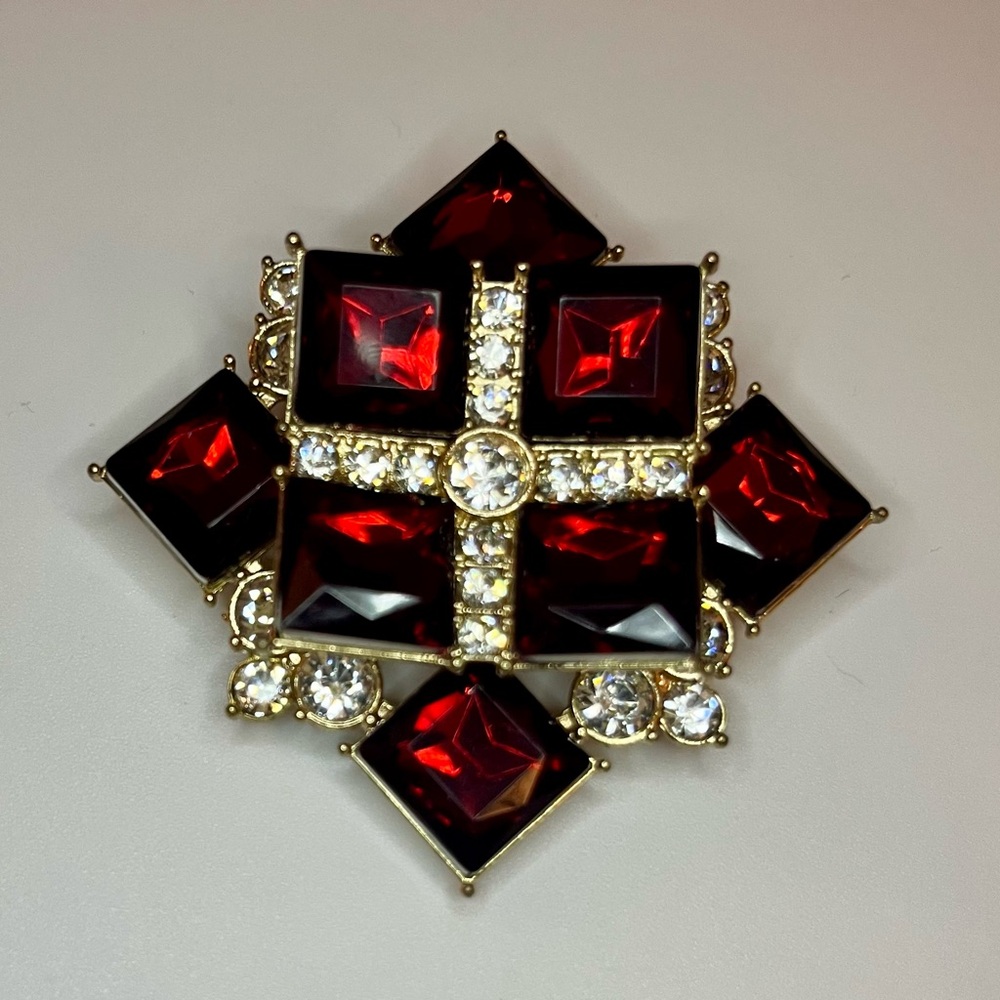 Avon Bijou De collection brooch pin